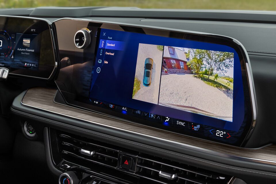 Pantalla de Chevrolet con cámara 360 y vista envolvente en alta definición del entorno del vehículo