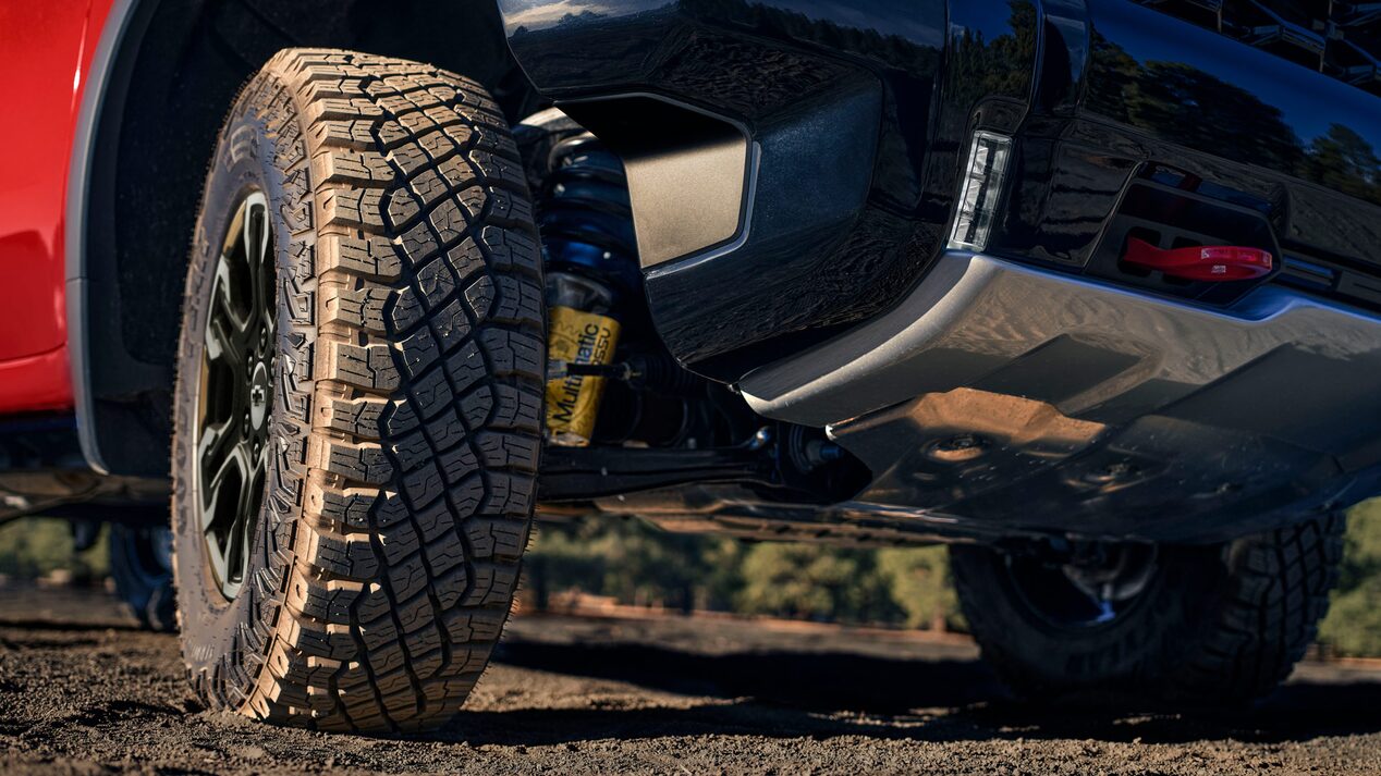 Detalle de las ruedas de la Chevrolet Silverado ZR2.