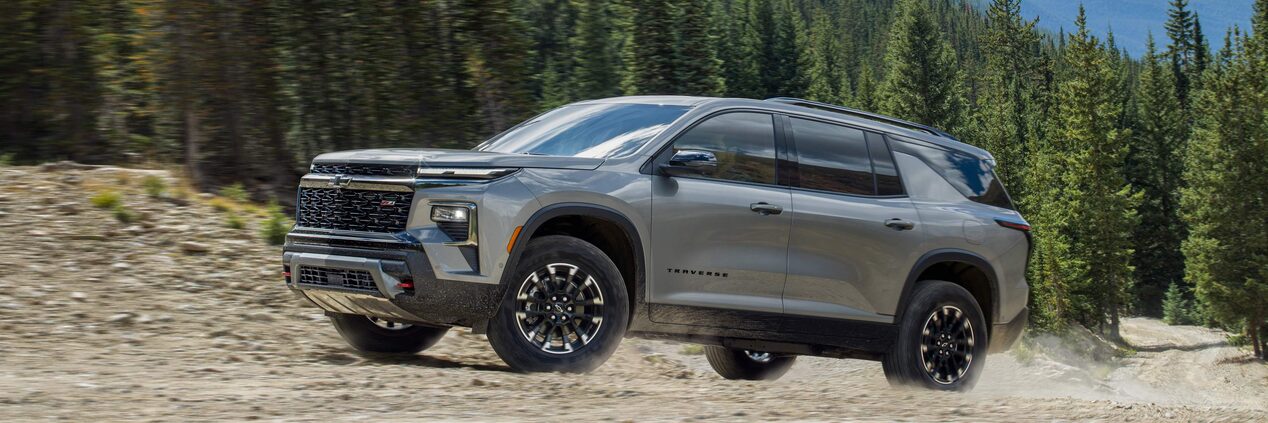 Chevrolet Traverse Z71 conduciendo en camino off-road.