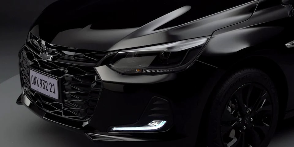 Optica Chevrolet Onix Sedán Turbo Midnight