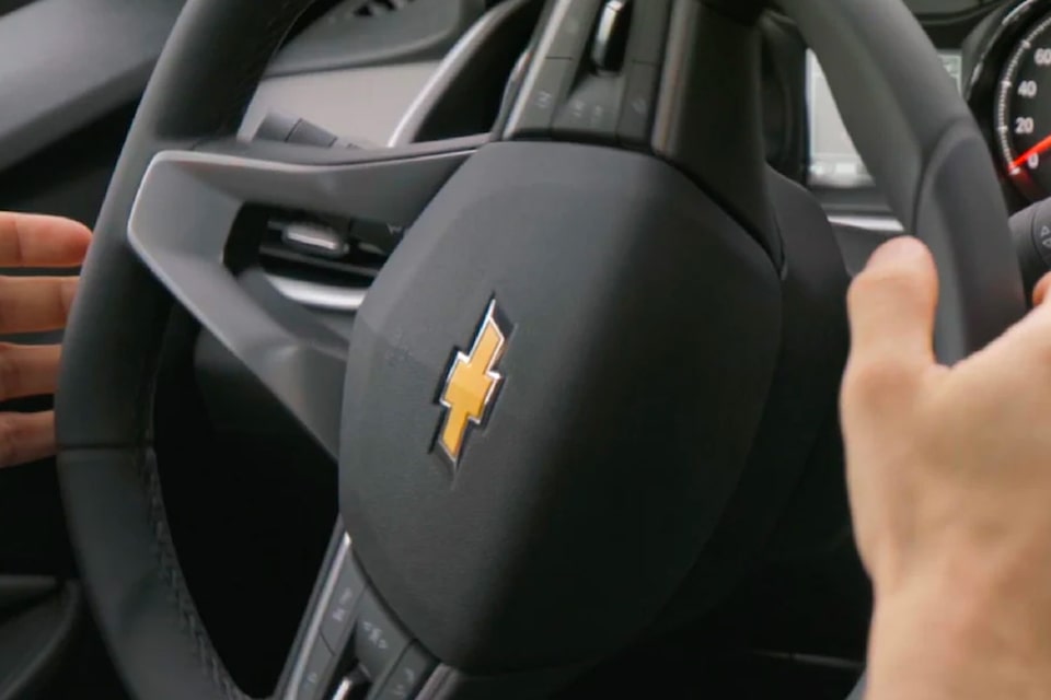 Chevrolet Onix Turbo cuenta con tecnología Easy Park