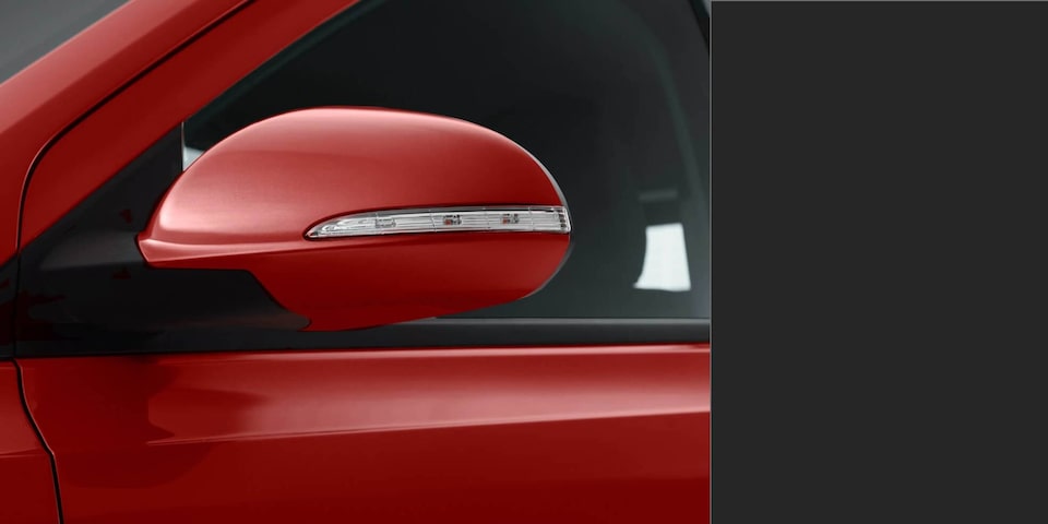 vista del espejo retrovisor del Chevrolet Sail