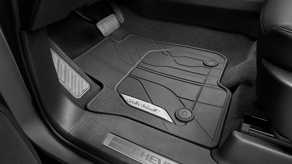 Detalle del accesorio original piso delantero negro  premium all weather para camioneta Chevrolet Tahoe y Suburban