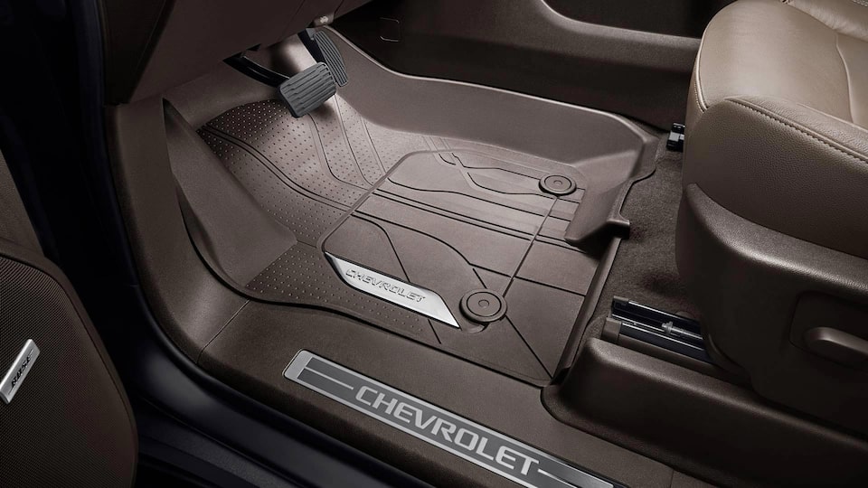 Detalle del accesorio original piso delantero gris premium all weather para camioneta Chevrolet Tahoe y Suburban