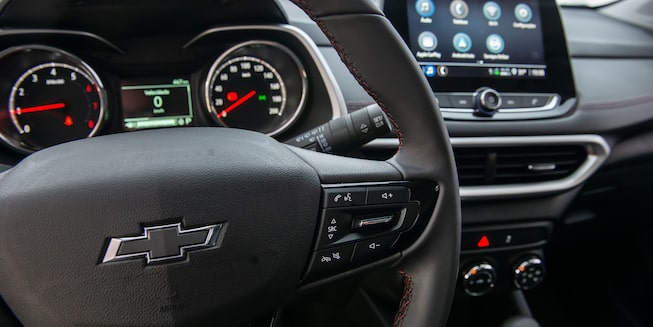 Chevrolet - Volante y seguridad de tu Tracker RS