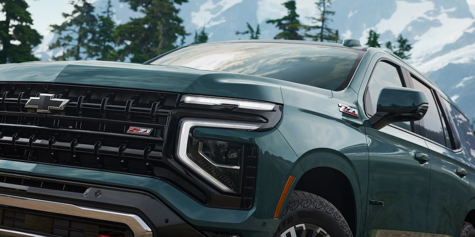 Chevrolet Suburban Z71- vista de frente con detalles de parrilla y luces
