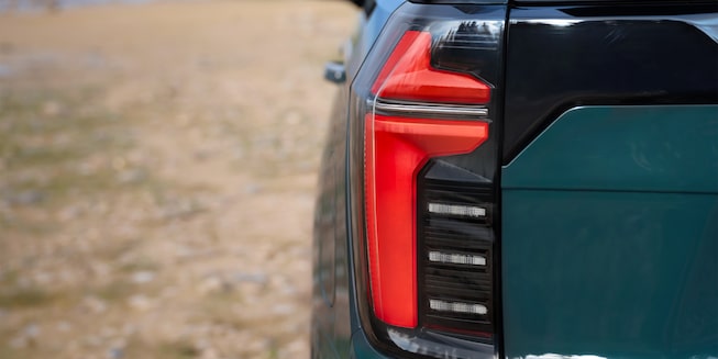 Chevrolet Tahoe Z71 2025 - Detalles de las luces traseras