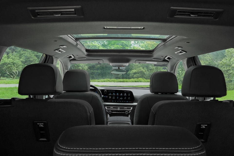 Chevrolet Traverse - Vista panorámica de los asientos desde atrás