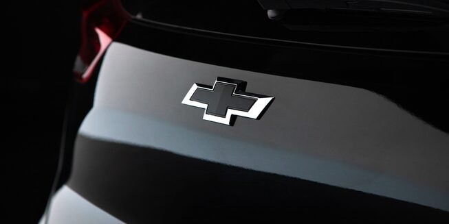 Logo de la nueva camioneta Chevrolet Tracker Black Star
