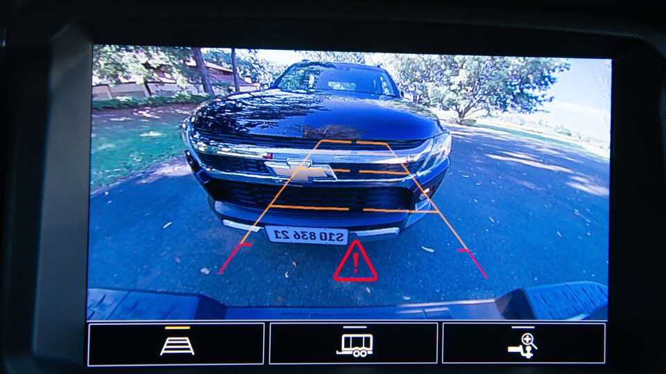 Descubre las ventajas de la cámara de reversa digital de alta resolución de la camioneta Chevrolet Colorado High Country