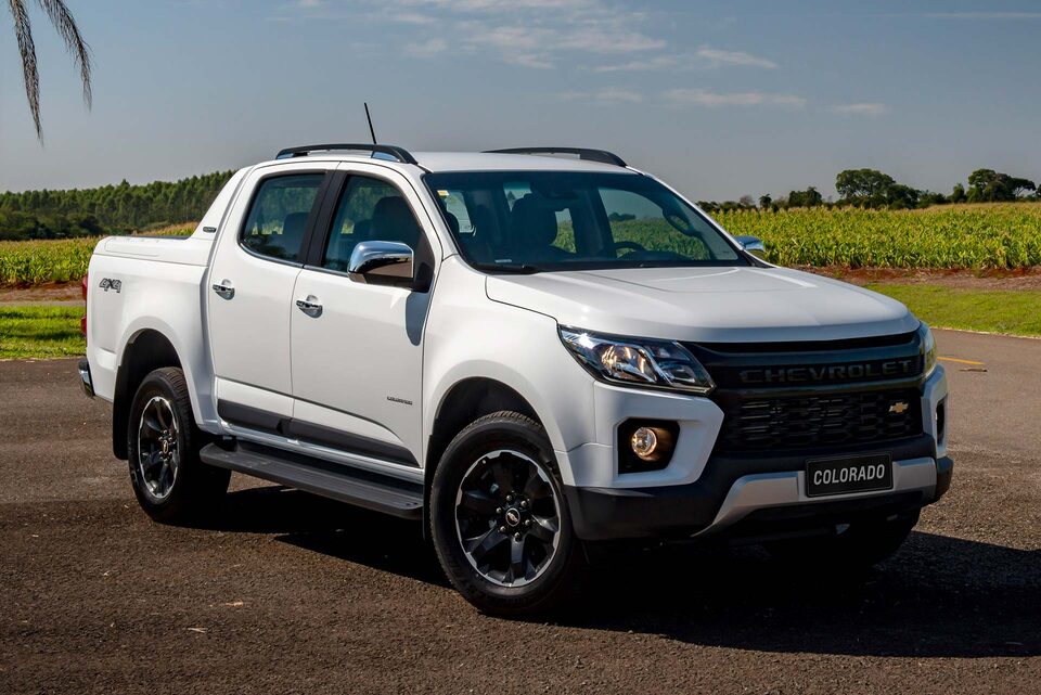 Camioneta Chevrolet Colorado High Country vista frente lateral