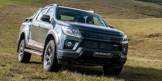 Vista frente camioneta Chevrolet Colorado Z71