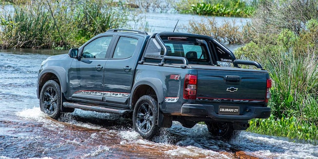 Vista trasera lateral camioneta Chevrolet Colorado Z71