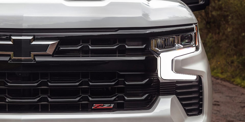 Chevrolet Perú - Faros delanteros de la Nueva Silverado Trail Boss Z71