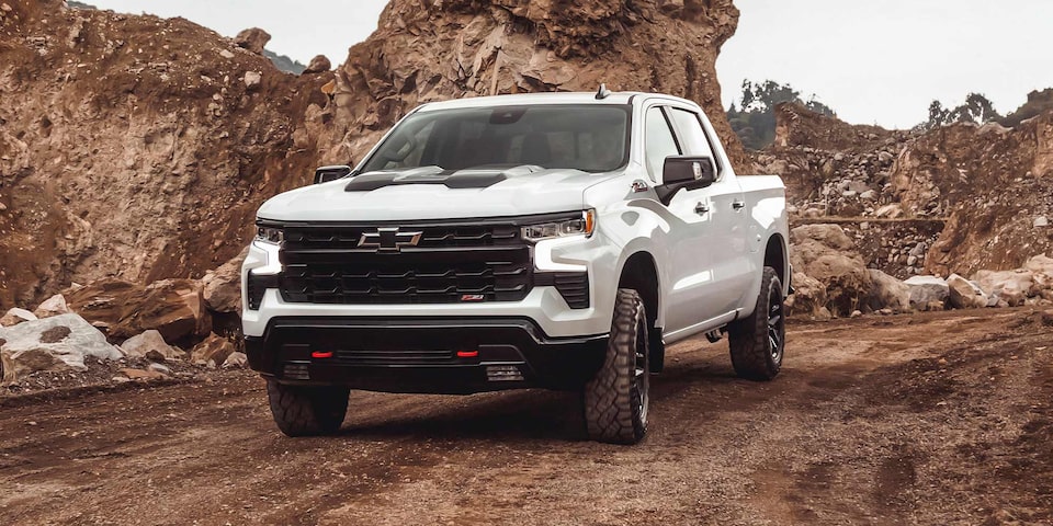 Chevrolet Perú - La Nueva Silverado Trail Boss Z71 tiene pisaderas cromáticas deportivas