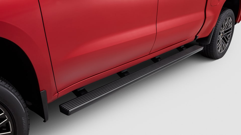 Chevrolet Perú - Sube y baja más fácil de tu Silverado con las pisaderas laterales