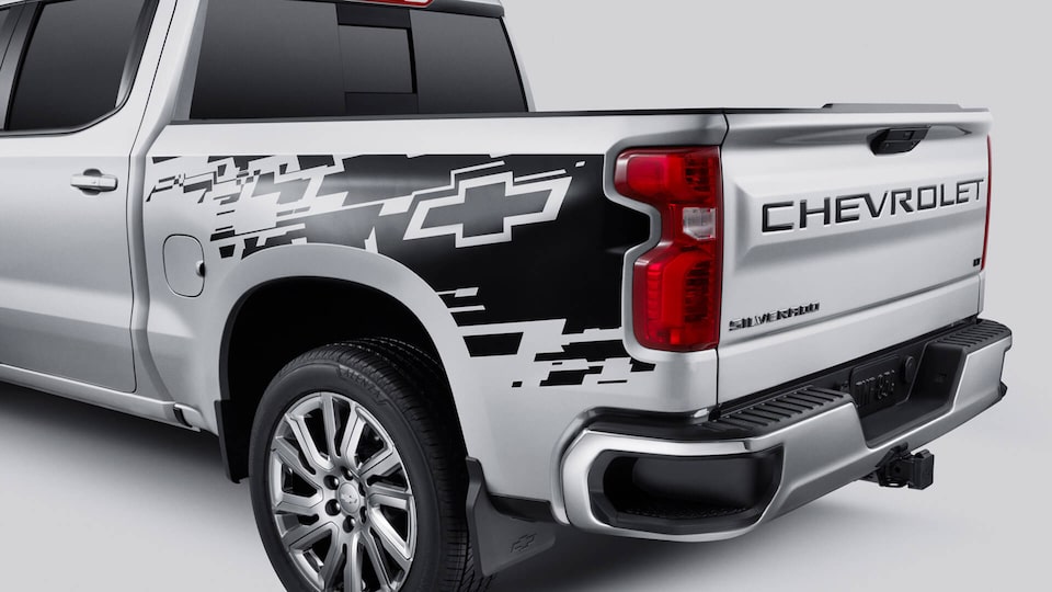 Chevrolet Perú - Luce la Silverado con un aspecto más agresivo gracias a su sticker lateral