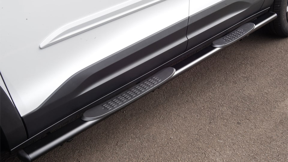 Accesorio pisaderas laterales negro para la pick up Chevrolet Montana