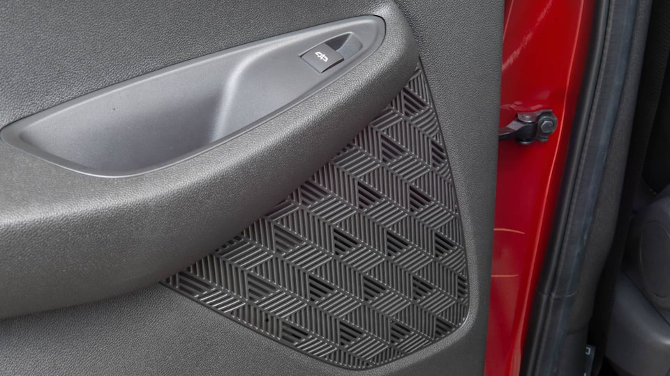 Accesorio parlantes traseros para la pick up Chevrolet Montana