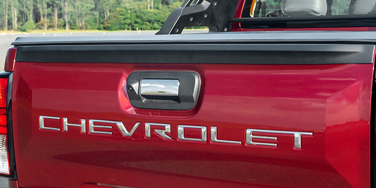Accesorio letras cromadas Chevrolet Colorado