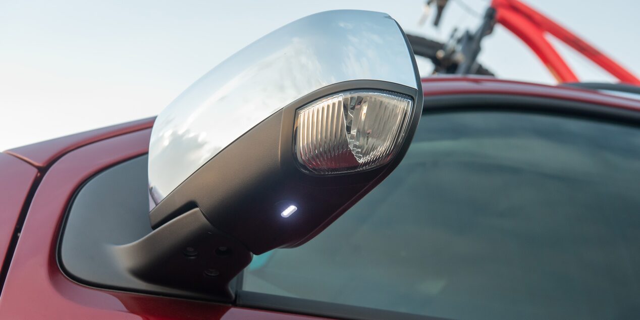 Pickup Chevrolet Colorado - Accesorio luces de bienvenida en espejos retrovisores