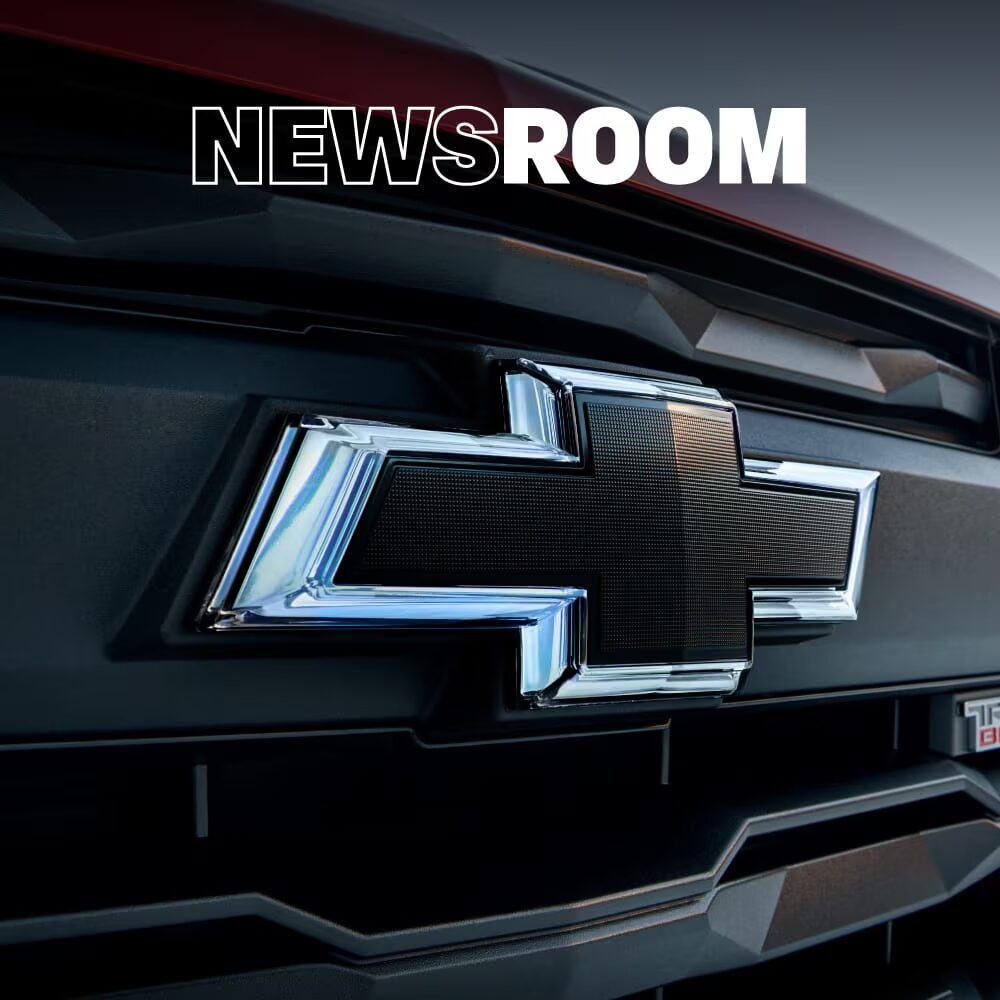 Insignia Chevrolet con la frase News Room en la parte superior.