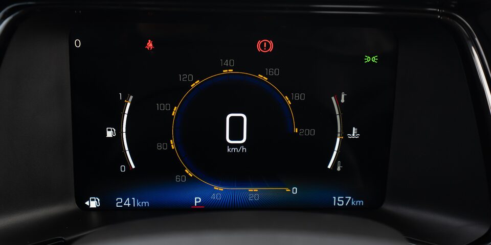 Vista en detalle del velocimetro de una Chevrolet Montana.